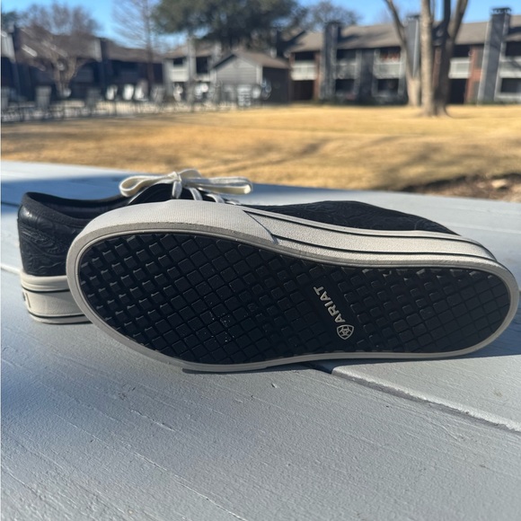 Ariat Skylar Black Floral Embossed Platform Sneakers – Women’s 8.5B - Picture 10 of 12